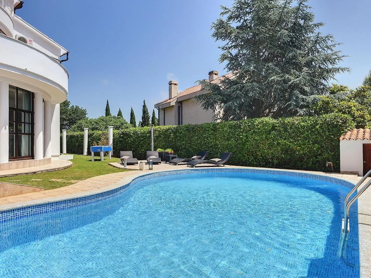 Villa In Medulin With Private Pool And Sauna