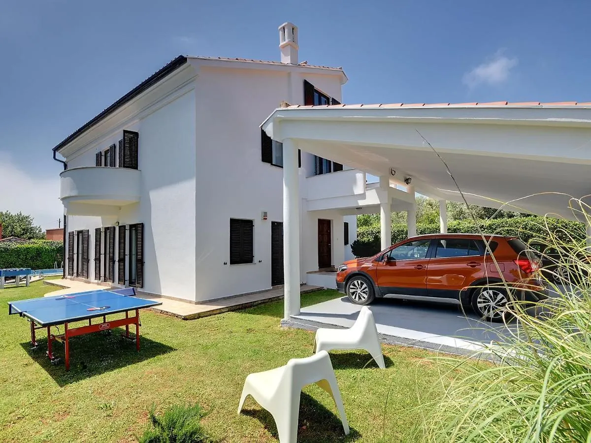 Villa In Medulin With Private Pool And Sauna
